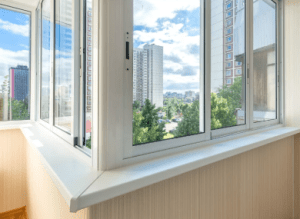 Преимущества пластиковых окон на балконе