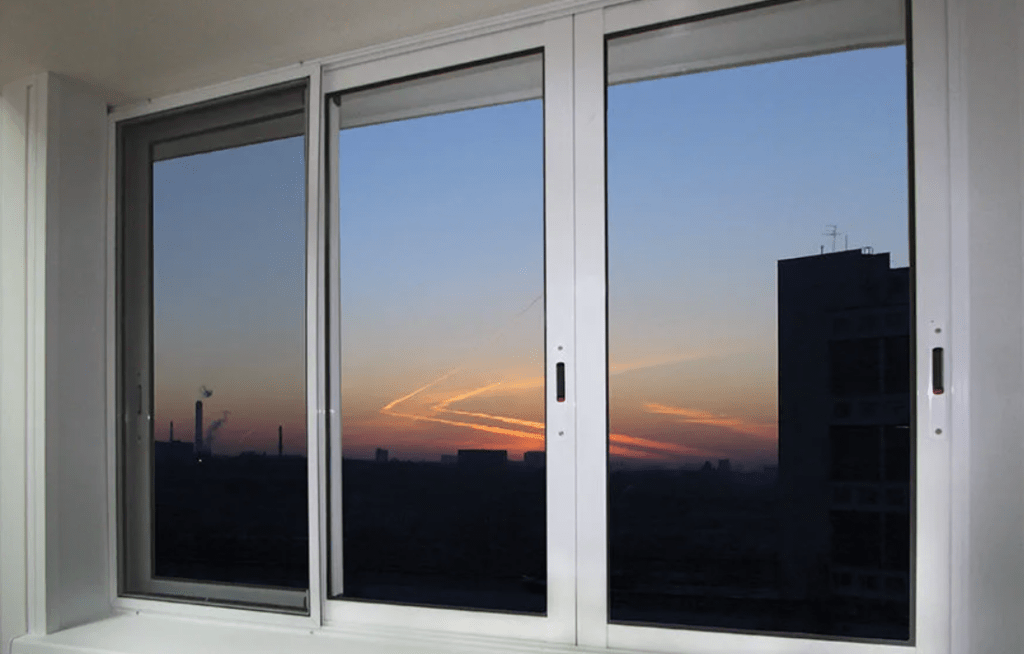 Почему в современных стройках используются металлопластиковые окна?