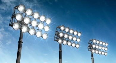 Почему мачтовые LED светильники становятся стандартом для масштабных проектов освещения